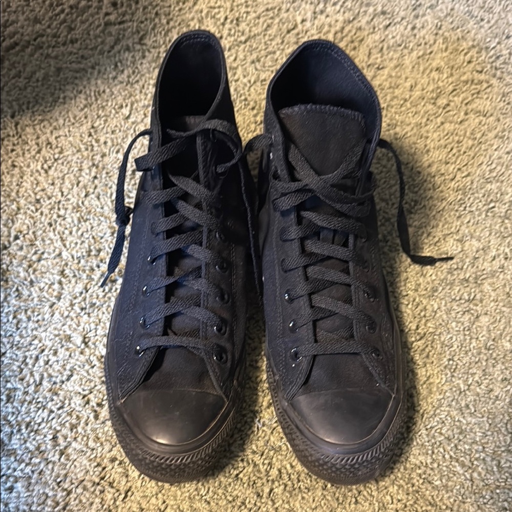 Converse Black High-Top Sneakers Classic Canvas Design